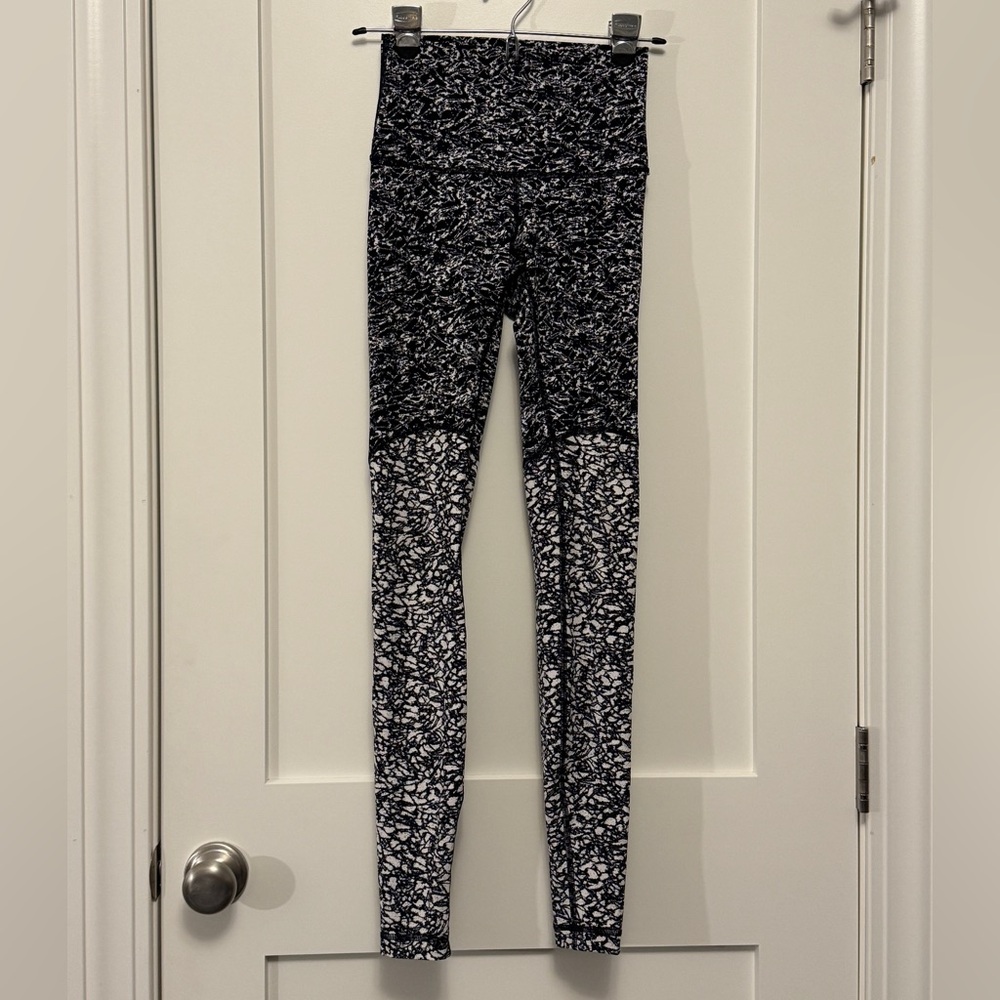 Lululemon Wunder Under Pant Ice Breaker White Black Iced Wave Size 4, Inseam 31”